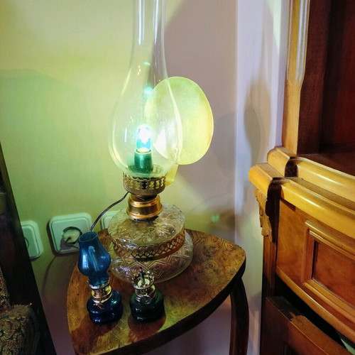Vintage lamp used as new, electric converted from oil, excellent condition