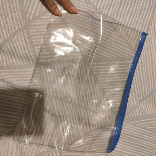 Transparent case used without zipper