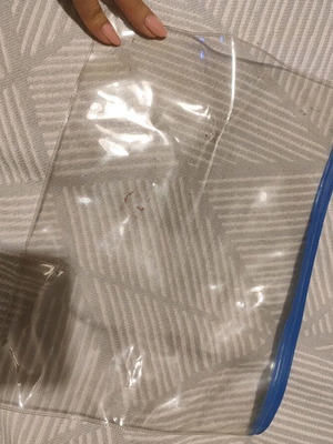 Transparent case used without zipper