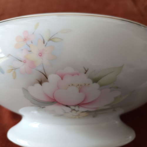 Limoges soup tureen from French porcelain like new with floral design