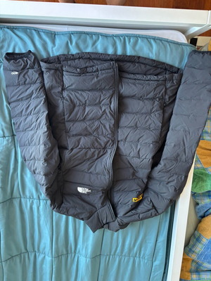 The North Face puffer new, size L, black