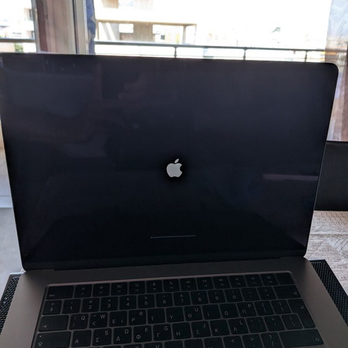 MacBook M3 Air 2024 laptop, 256GB SSD, 16GB RAM, 15.3 inch