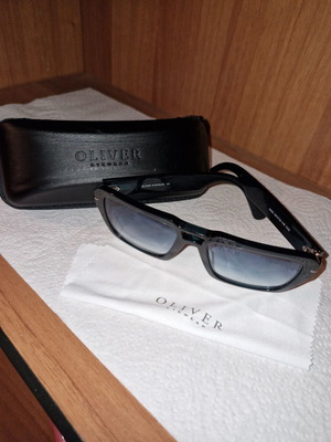 Γυαλιά ηλίου Oliver Eyewear καινούργια με θήκη, μαύρα