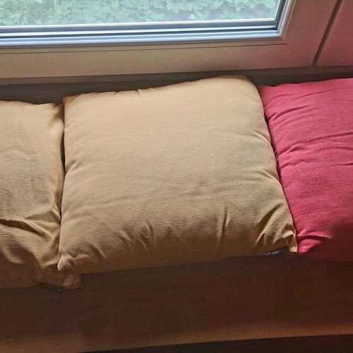 Set of 3 small decorative pillows like new, yellow and red
