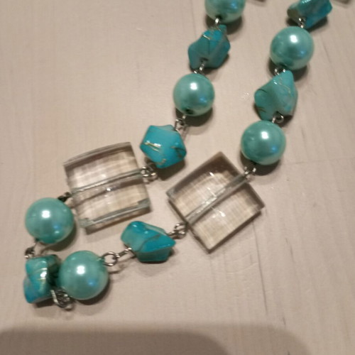 Fashion jewelry necklaces like new in brown and turquoise shades