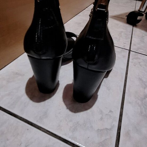 Black sandals with gold details like new, 10 cm heel