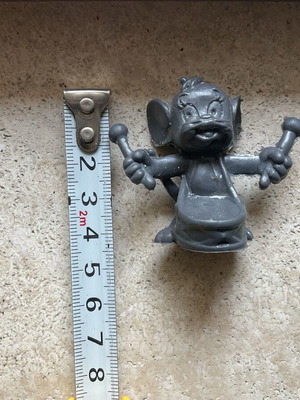 35 броя гумени фигури от 1987 г