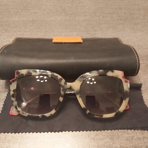 Face A Face Paris tortoise sunglasses like new with pink details