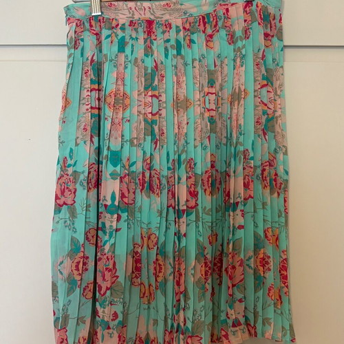 Pleated skirt Forever 21 like new, turquoise and pink floral