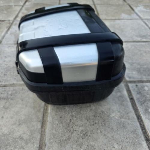 Givi TRK52N Trekker Monolock case used with aluminum lining and 2 keys