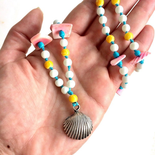 Long necklace with silver metal shell and multicolored beads new