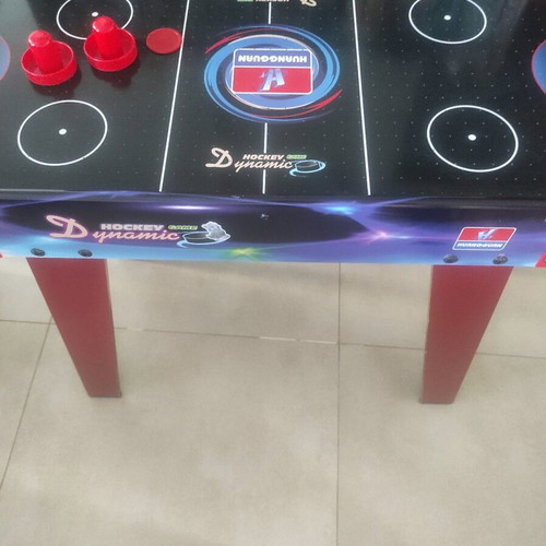 Air hockey kids table like new, battery operated