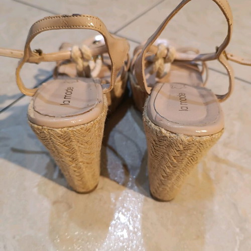 Platform sandals like new, beige, patent leather and rope