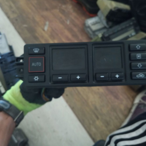 Audi A4 A3 B5 climate control panel 8L0 820 043 B 1994-2001