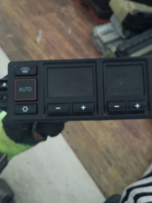Audi A4 A3 B5 climate control panel 8L0 820 043 B 1994-2001