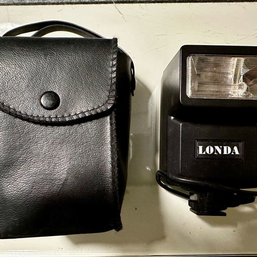 Londa flash used, 90s with case