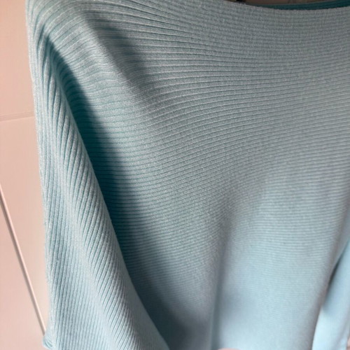 Cropped knitted spring sweater turquoise like new, size S