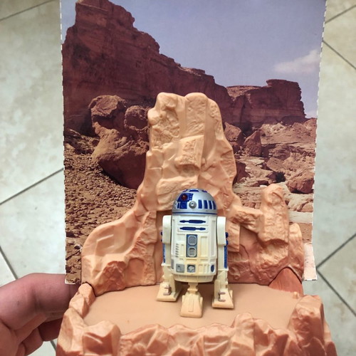 Star Wars R2-D2 Talking Figure 3.3/4 Inches used with Diorama and Magnet
