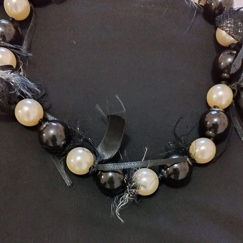 Handmade necklace with black and white pearls, new