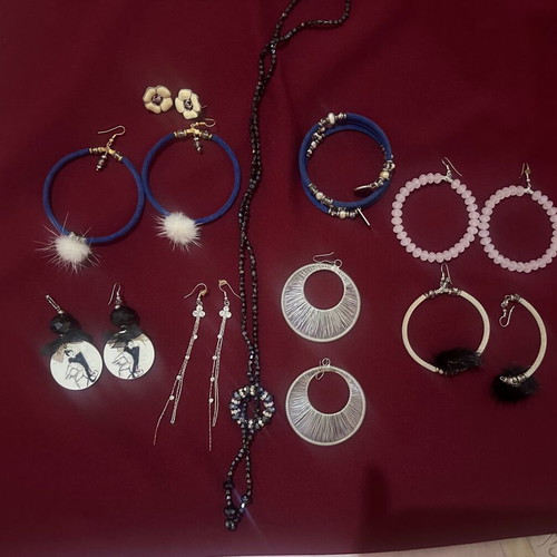 Set of 7 pairs of earrings, bracelet & necklace