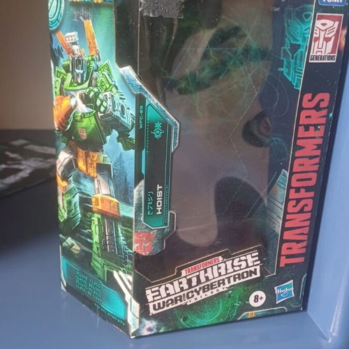 War for Cybertron Voyager and Deluxe class Autobots Grapple and Hoist figures like new