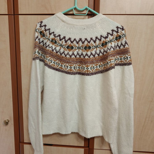 Pull&Bear women's wool sweater like new, medium, white with patterns