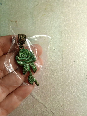 Embossed rose pendant micro-sculpture copper with green oxidation like new