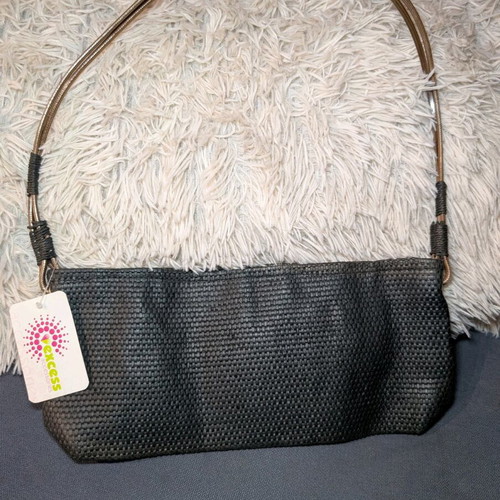 Shoulder bag new with embroidered flowers in black color
