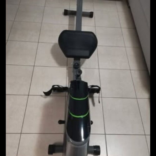 Tunturi R20 rowing machine like new with minimal hours used