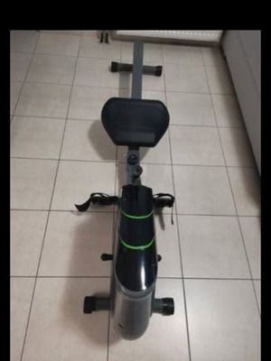 Tunturi R20 rowing machine like new with minimal hours used