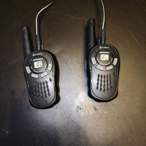Cobra MT200 walkie talkies like new, 8 channels, 5km range
