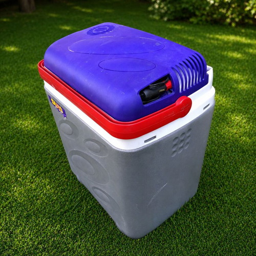 Portable Thermoelectric Cooler 12V 30lt like new, lightweight