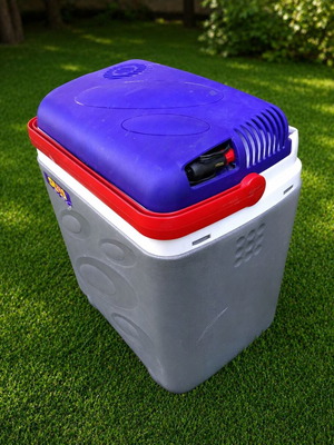 Portable Thermoelectric Cooler 12V 30lt like new, lightweight