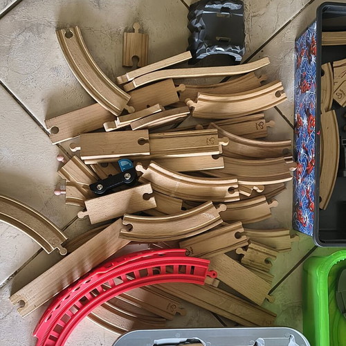 Hape ξύλινο τρενάκι με ράγες μεταχειρισμένο, διάφορα κομμάτια