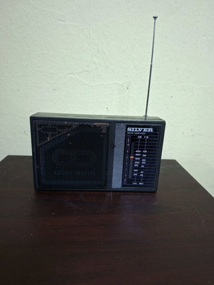 Silver portable radio model BY-785 used AM/FM
