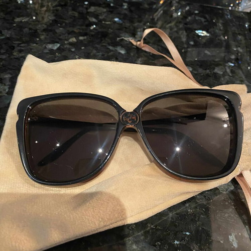 Gucci oversized sunglasses used, black with brown interior