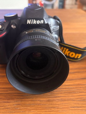 Nikon D3200 like new with 2 lenses and bag