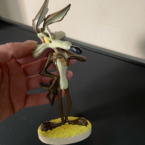 Wile E. Coyote figure used, Looney Tunes, Warner Bros.
