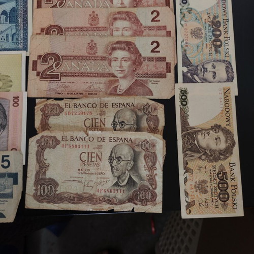 Collection of 22 foreign banknotes used