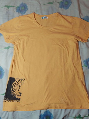 Children's t-shirt used, size 13/14, orange