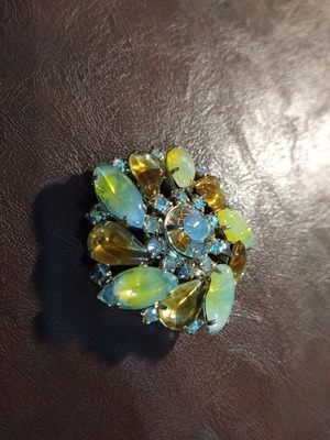 Pin from the 50s like new, multicolored