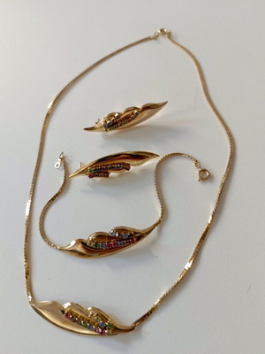 Vintage Multi-Color Crystal Jewelry Set like new, necklace, bracelet & earrings
