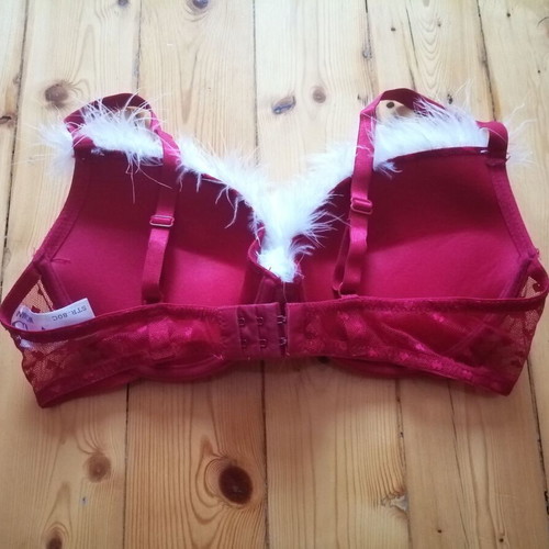 VRS 80C bra and garter set with hearts and feathers