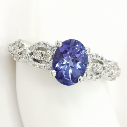 Tanzanite and diamond ring in 14 ct white gold, new