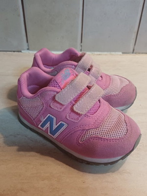New Balance kids' athletic shoes size 23, like new, pink, double velcro