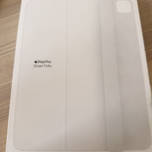 iPad Pro 13” folio cover brand new, white