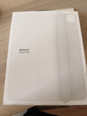 iPad Pro 13” folio cover brand new, white