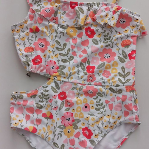 Girls' one-piece swimsuit used, size 11-12 years