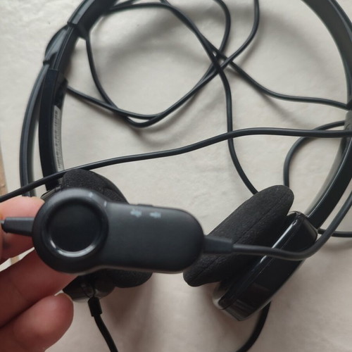 Logitech H151 Headphones with Microphone and 3.5mm Jack like new