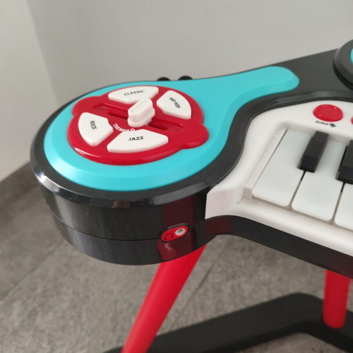 ELC children's piano keyboard like new with microphone and stool